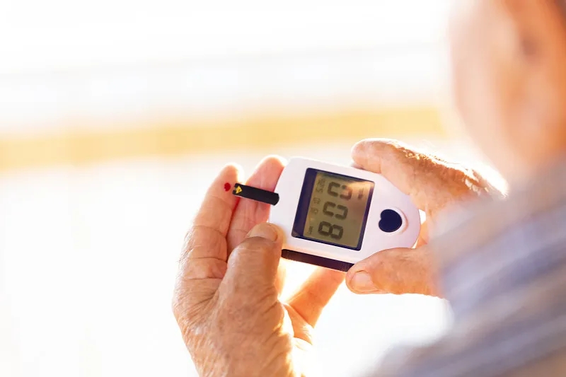 β細(xì)胞受損是糖尿病的主要原因，干細(xì)胞通過分化為β細(xì)胞來治療糖尿病