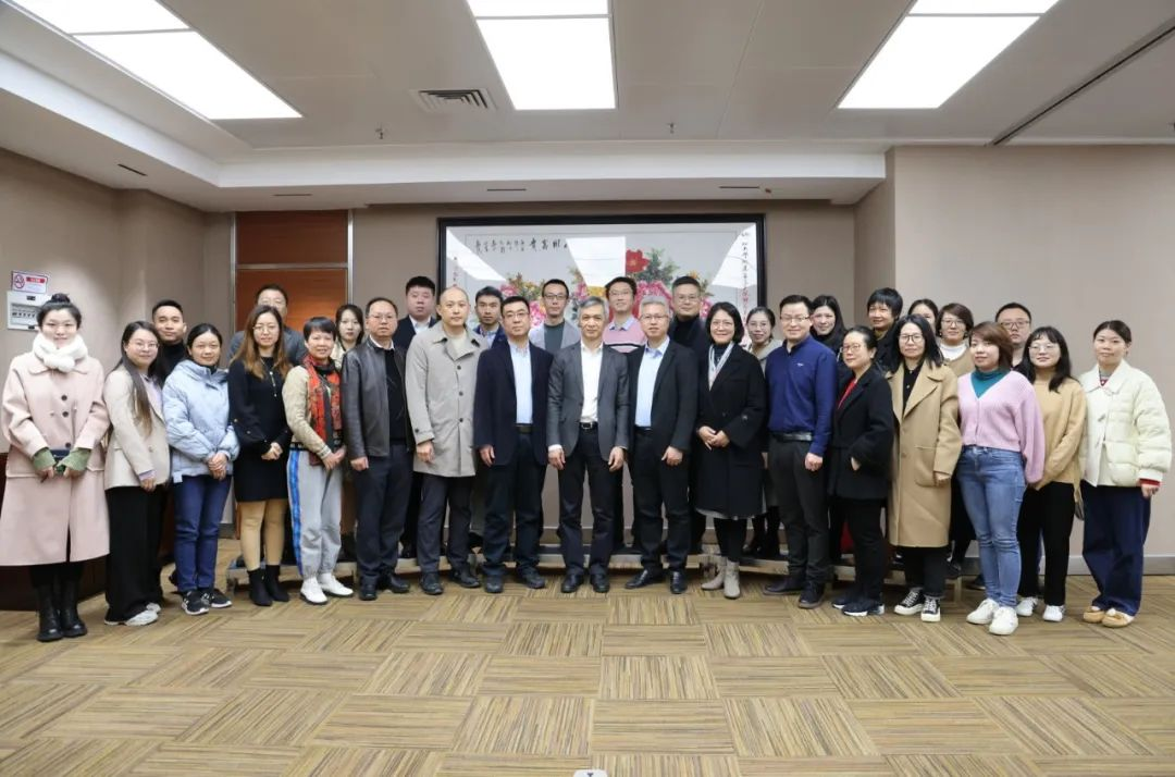 參會(huì)人員合影 參會(huì)人員合影