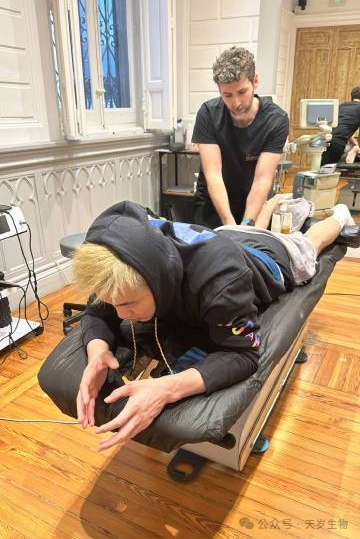 他在西班牙康復(fù)時(shí)間不太長，將參加第三階段比賽的訓(xùn)練