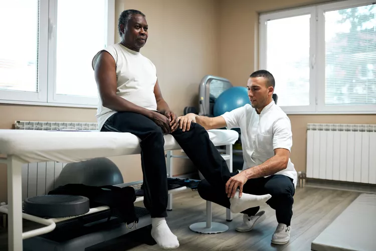 什么是退行性關節(jié)炎-癥狀、原因、癥狀和治療