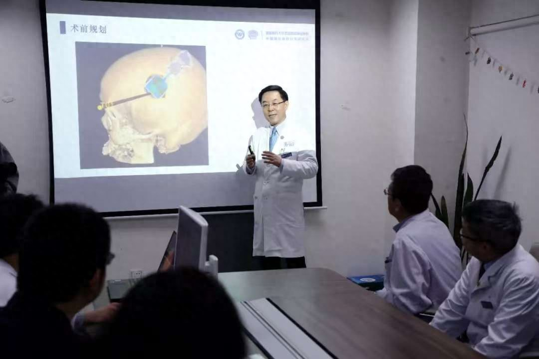 全球首例無線植入式中文語言腦機(jī)接口，成功幫助因漸凍癥導(dǎo)致失語的患者重建交流能力