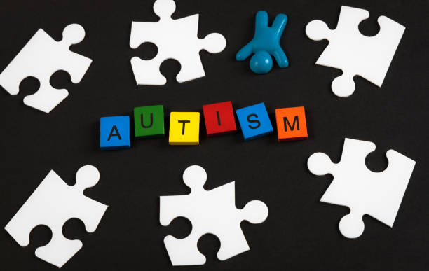 孩子內(nèi)向≠自閉癥！不同年齡段自閉癥典型癥狀表現(xiàn)